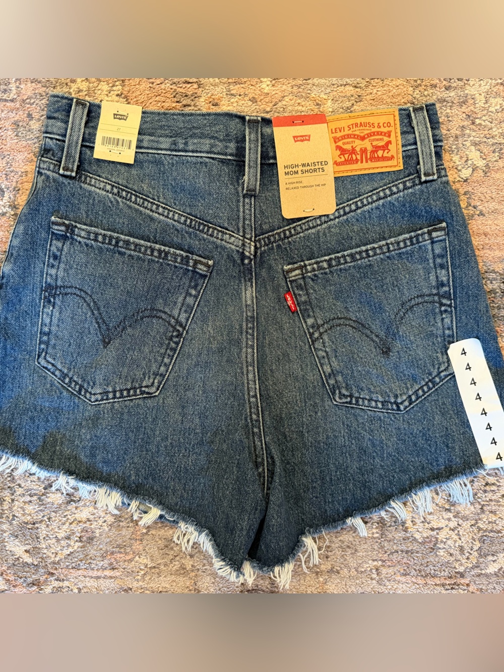 NWT Levi's High Waist Mom Shorts 4/27